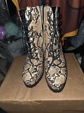 Wild Diva Lace-Up Snake Print Platform Ankle Boots Size 10 Faux Leather Chunky H
